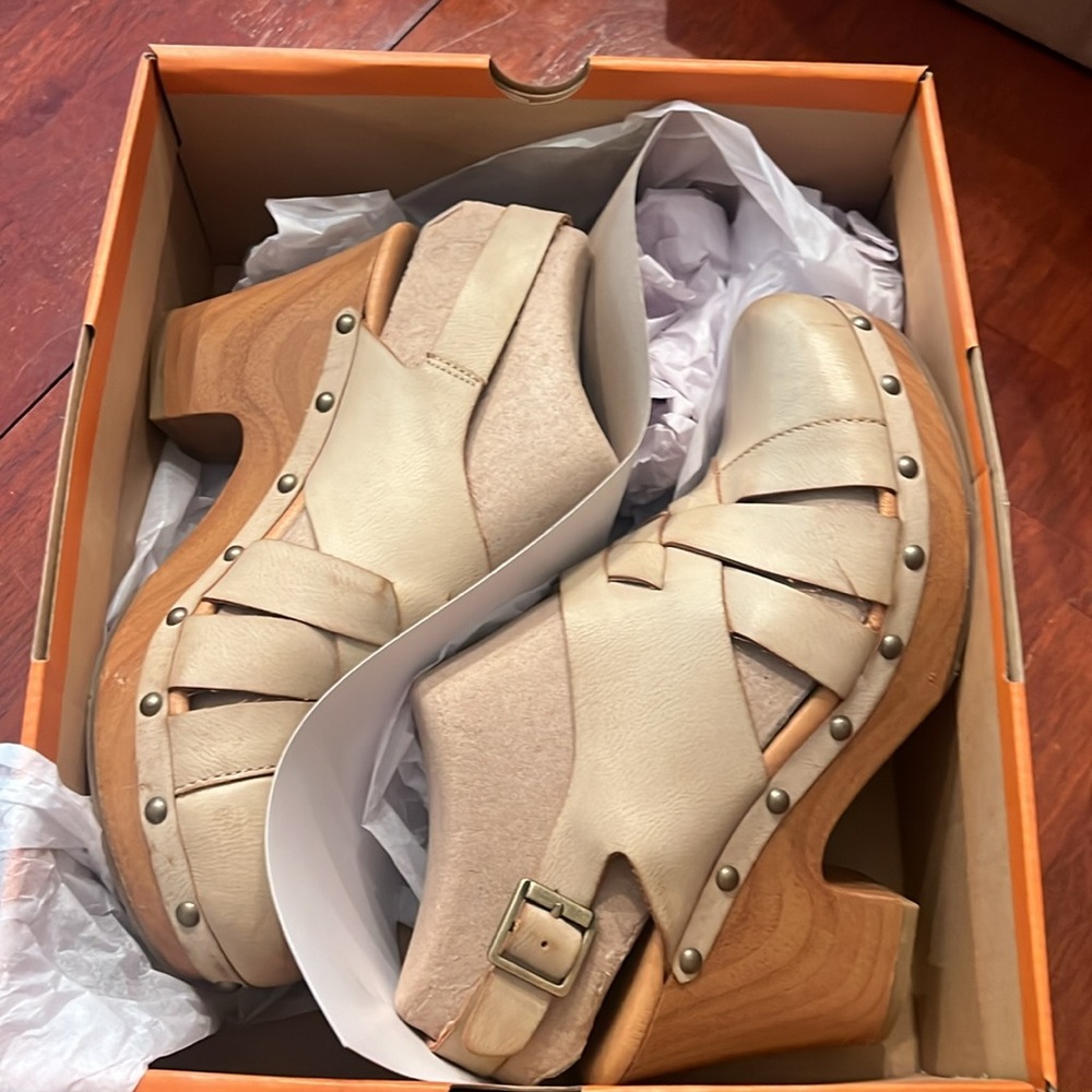 Korks platform/wedge clog - color cream - sz 8 - style Wynne